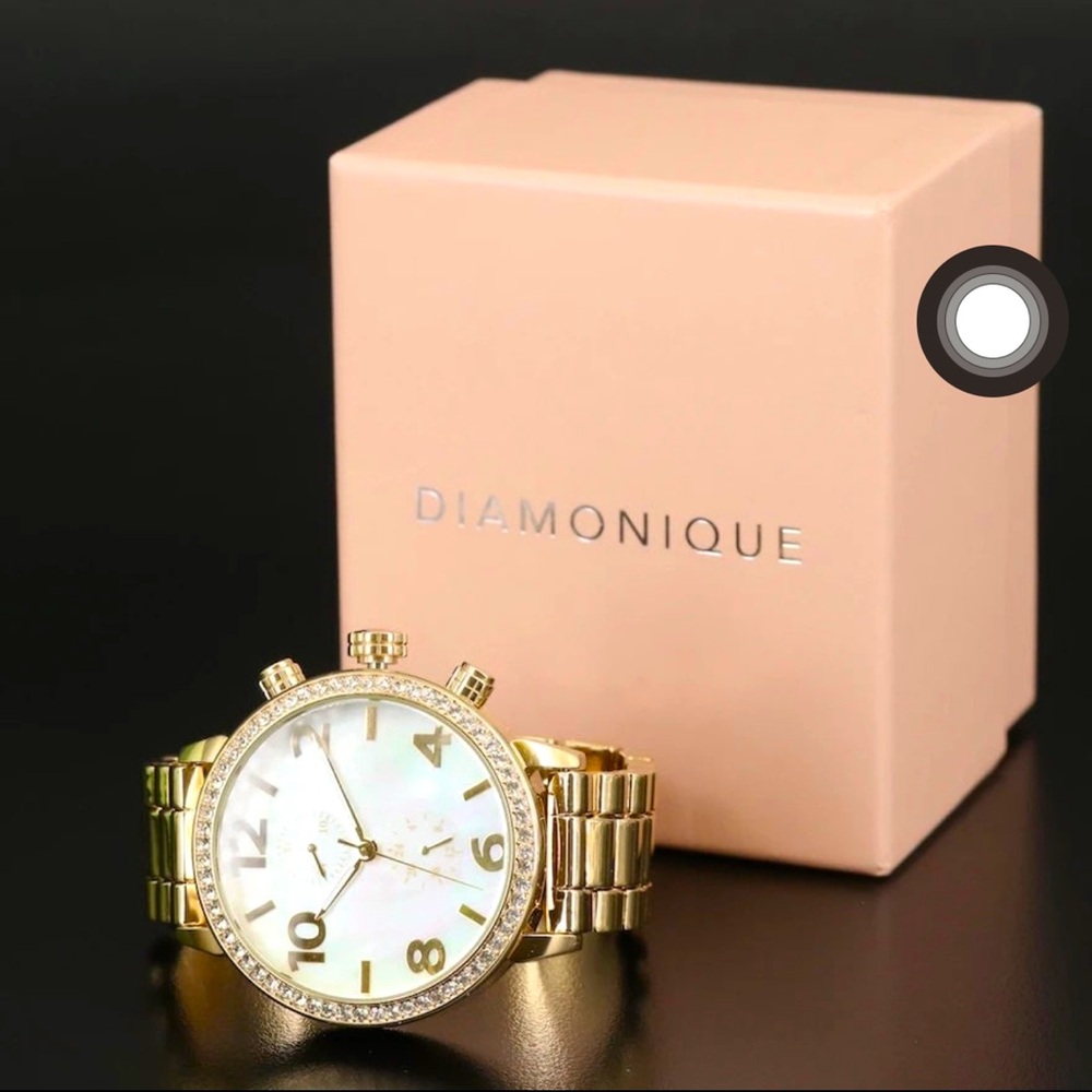 NEW IN BOX DESIGNER JUDITH RIPKA GOLD TONE WRIST WATCH.. ANALOG